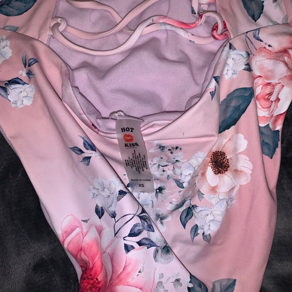 one peace Bathing suits 👙☀️ - Picture 5 of 5